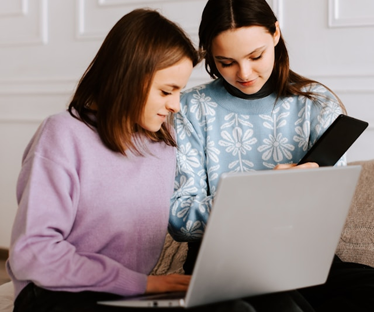 A student studying English